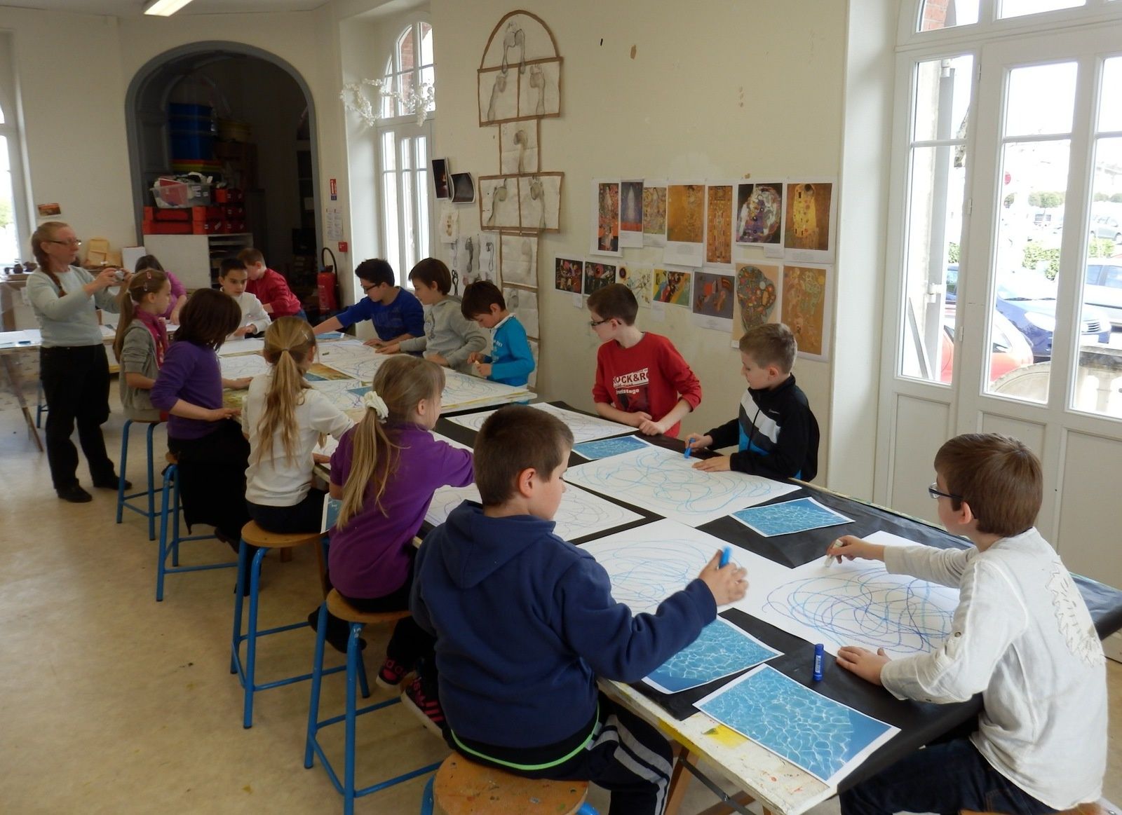 Les Ce1/Ce2 et les Ce2 à l'école d'Art...
