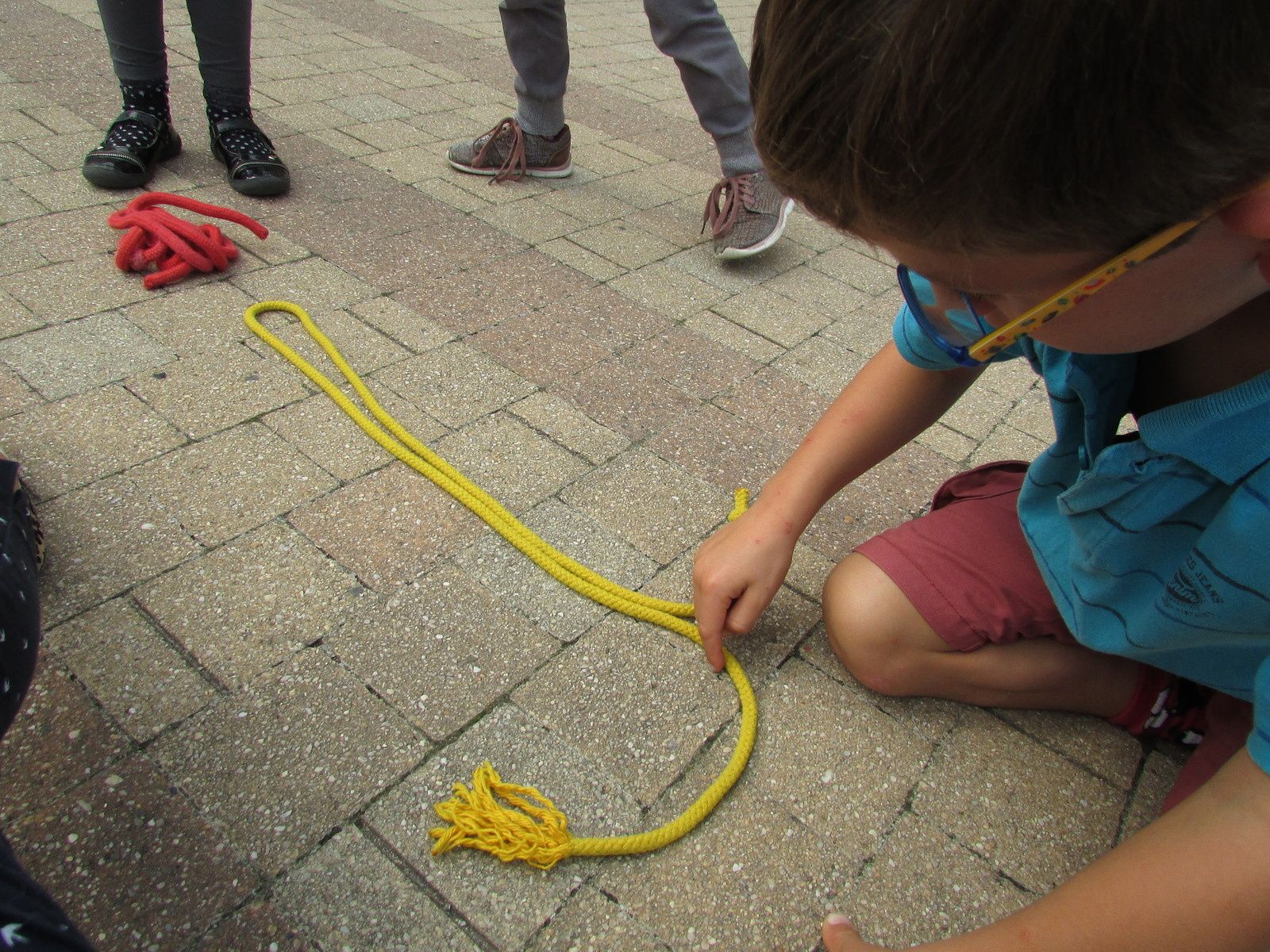 CP : Ateliers graphiques, en groupe, sur les &quot;voyelles&quot;.