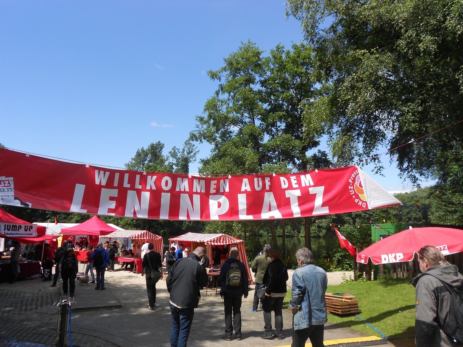 La fête du journal « Unsere Zeit » (1er au 3 juillet 2016) Fête Fraternelle du Parti communiste allemand - DKP