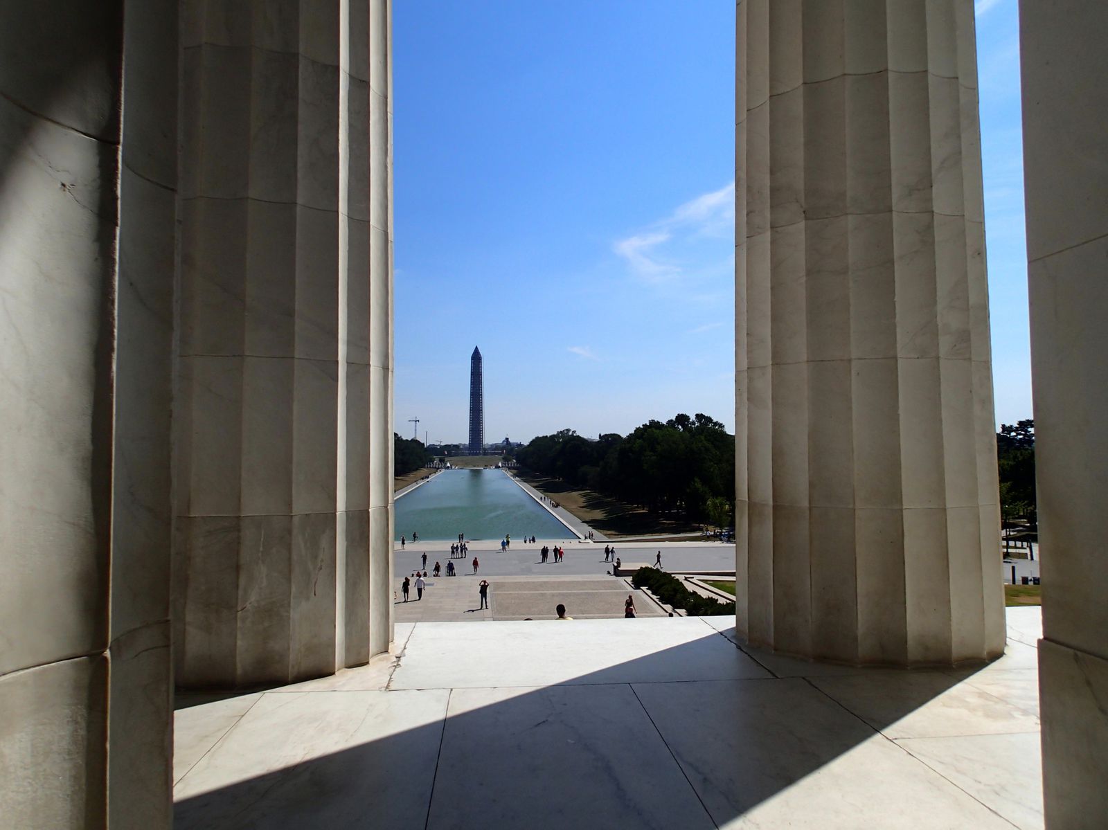 Depuis le Lincoln Memorial, vue sur le Mall avec le Reflecting Pool et au loin l'obélisque du Washington Monument