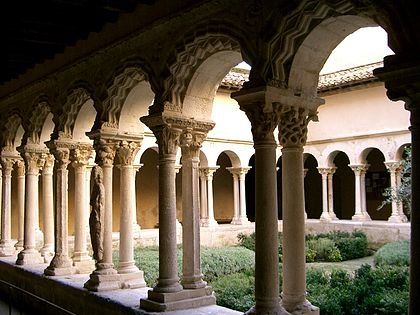 Le cloître de la cathédrale Saint-Sauveur