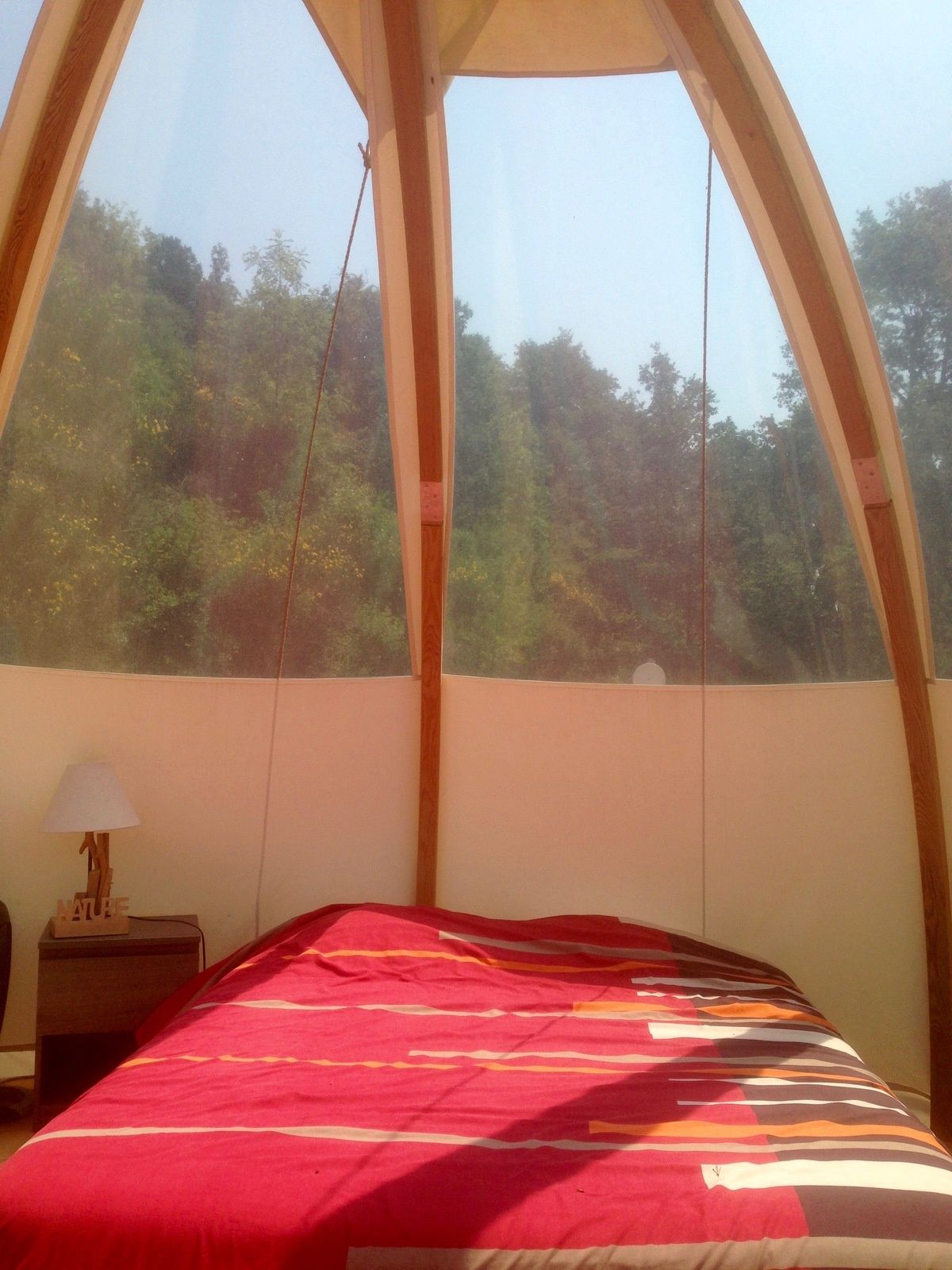 Bulle wigwam et roulotte au camping de Fenouillet