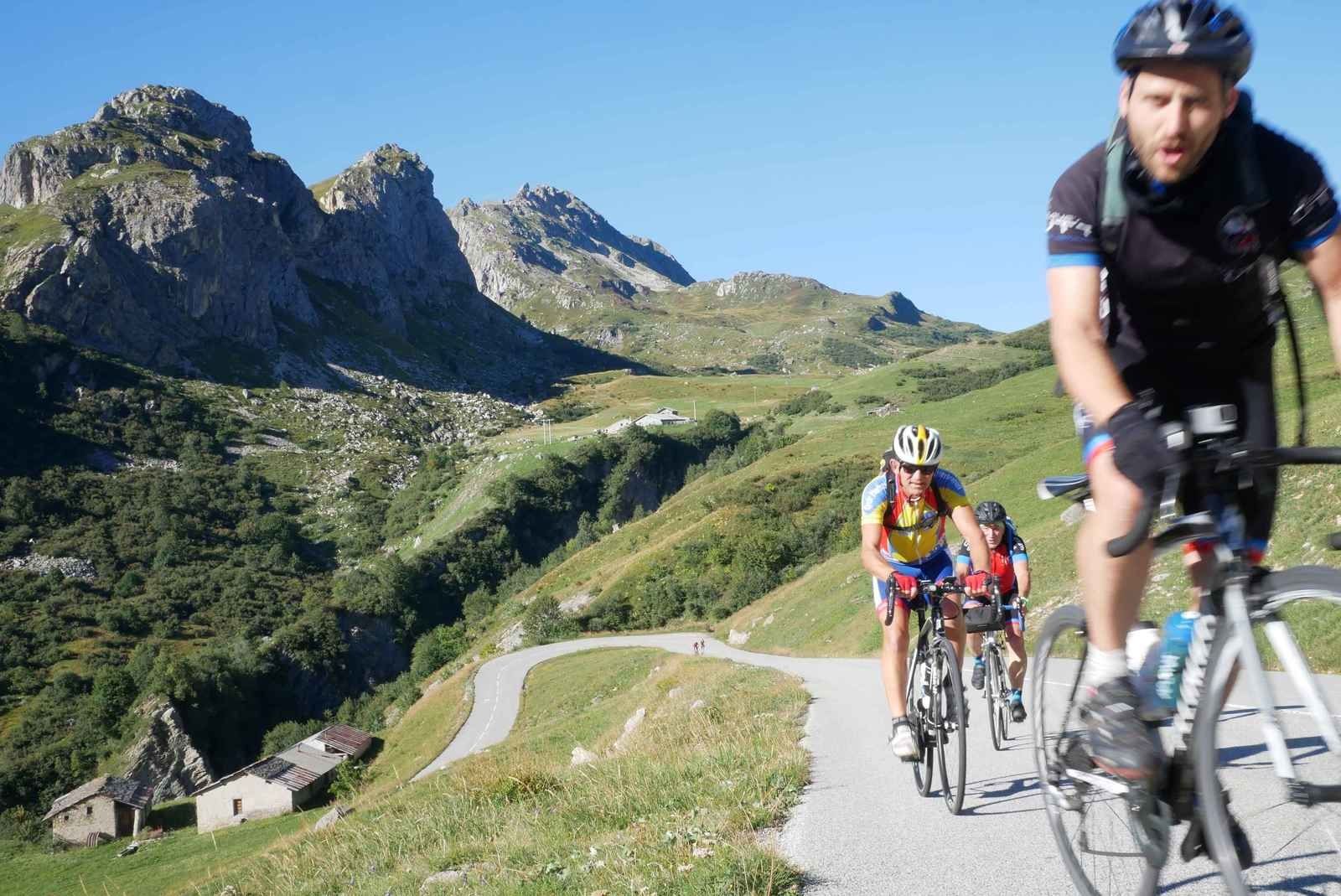 Distribution De La Traversée De L'ombre 2019 12 Septembre 2019 – Traversée des Alpes à vélo. La Clusaz. Plein soleil