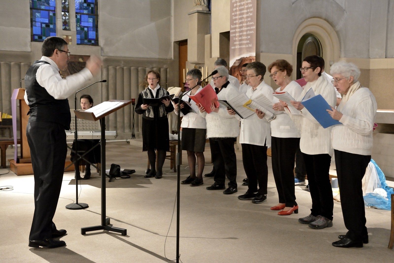 Chants de Noël par la chorale de la paroisse Bienheureux Nicolas Barré de Sotteville-Lès-Rouen