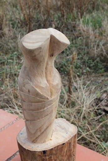 un beau buste stylisé ..... à suivre !!!