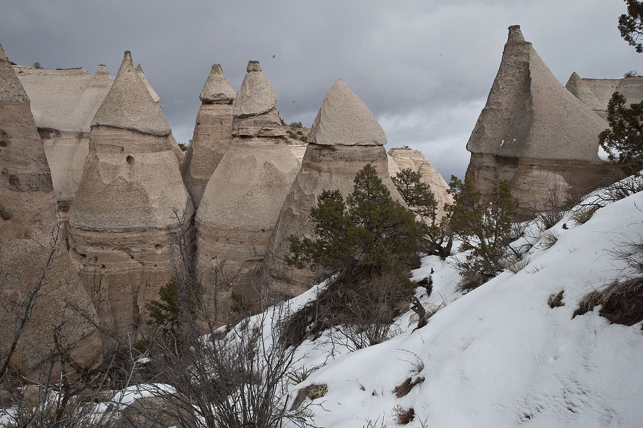 kasha katuwe tent rocks - Par Bureau of Land Management — Kasha-Katuwe Tent Rocks NM, Domaine public, https://commons.wikimedia.org/w/index.php?curid=42092278