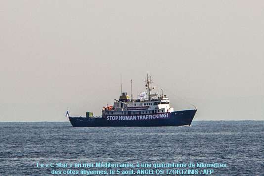 En Méditerranée, un navire antimigrants veut refouler les bateaux venus d’Afrique
