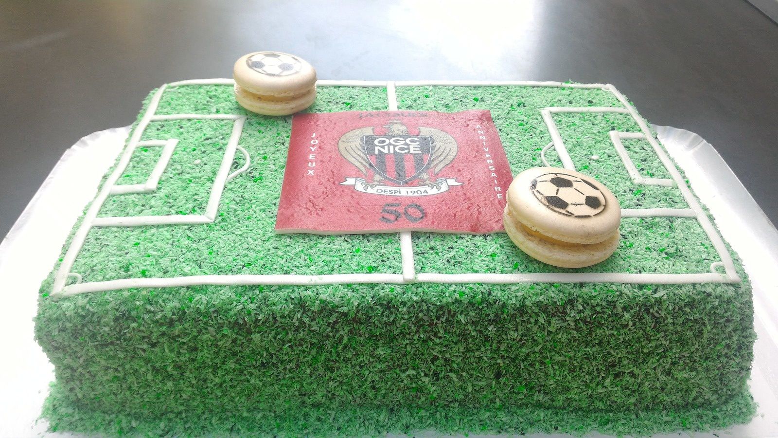 Gâteau terrain de foot - Recettes by Hanane