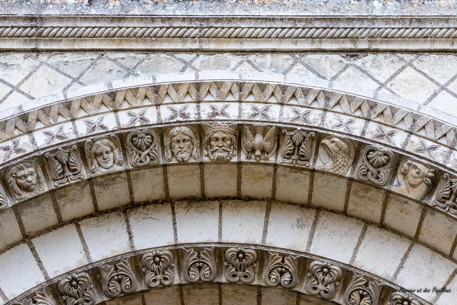 Vues extérieures et détails.