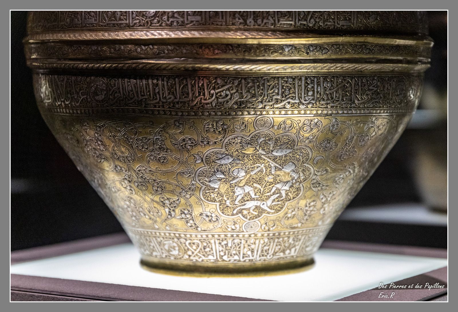 Vase dit "Barberini" en alliage cuivreux incrusté, vase d'al-Malik al-Nasir, Syrie, 1239-1260