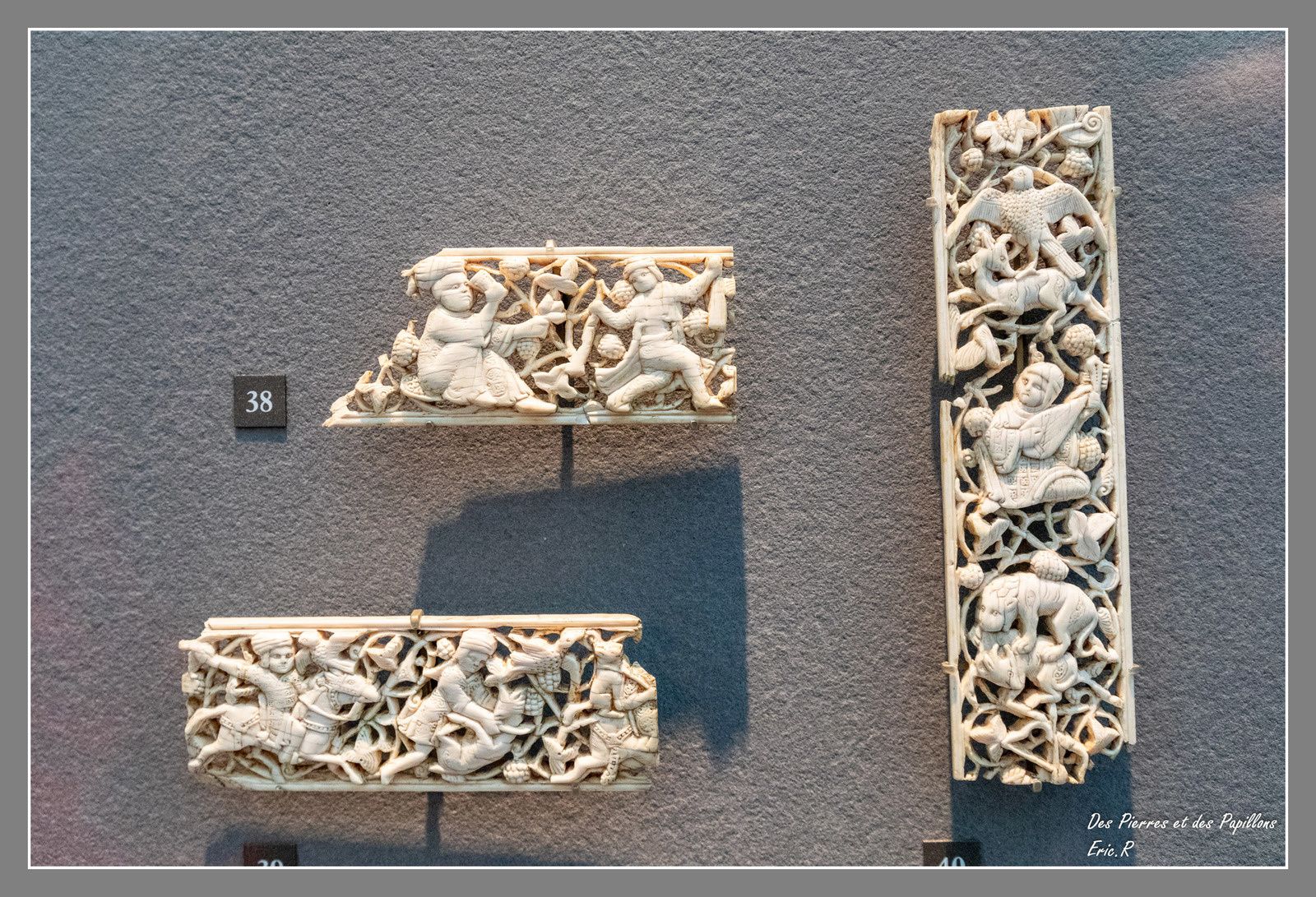 Plaques décoratives en ivoire sculpté qui ornaient probablement un trône , Le Caire, XI éme siècle