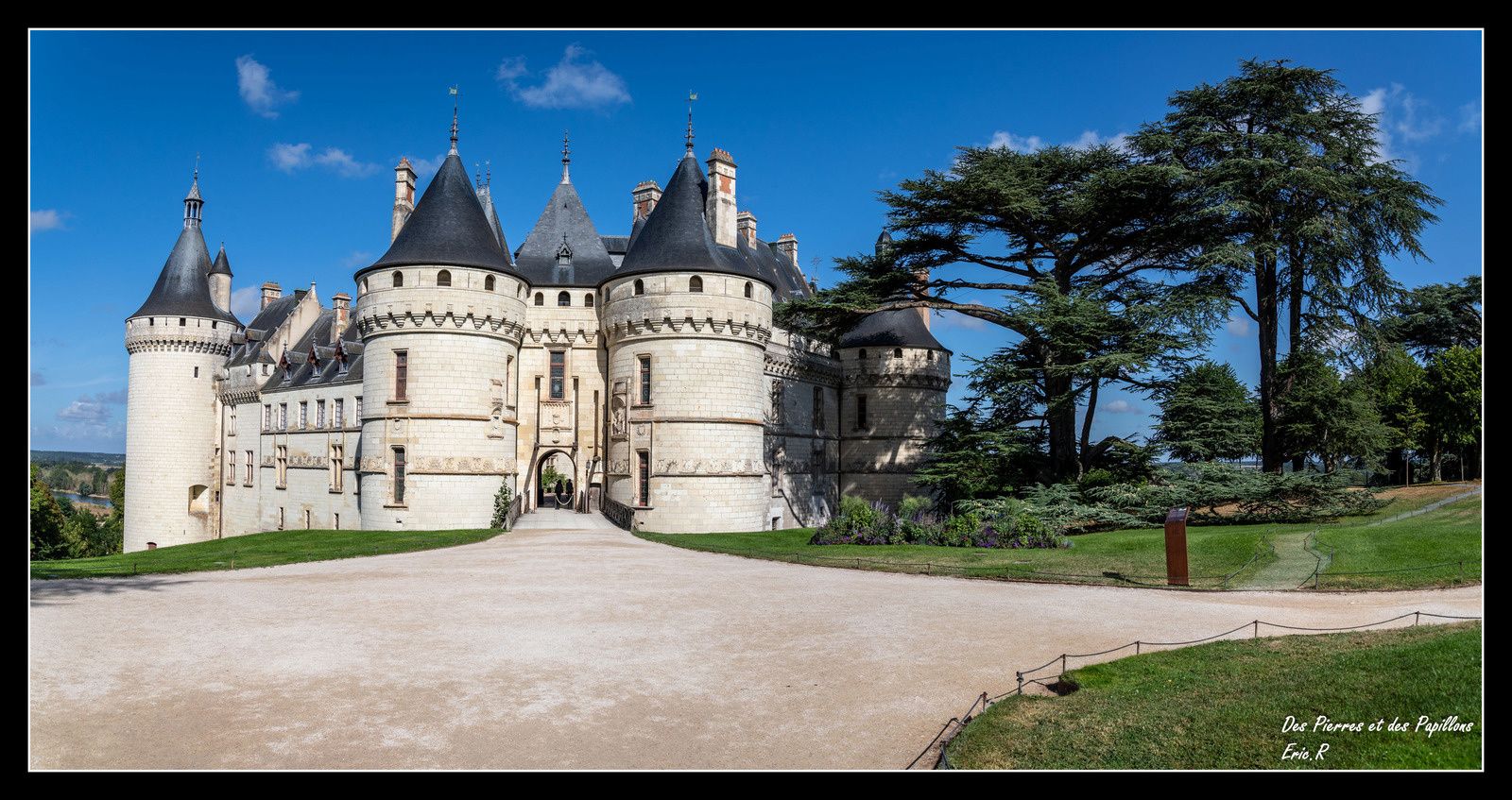 Vues extérieures du château.