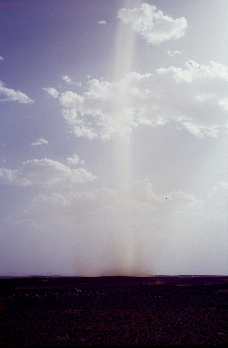 Tourbillons de poussière (Sud marocain, juillet 1999)