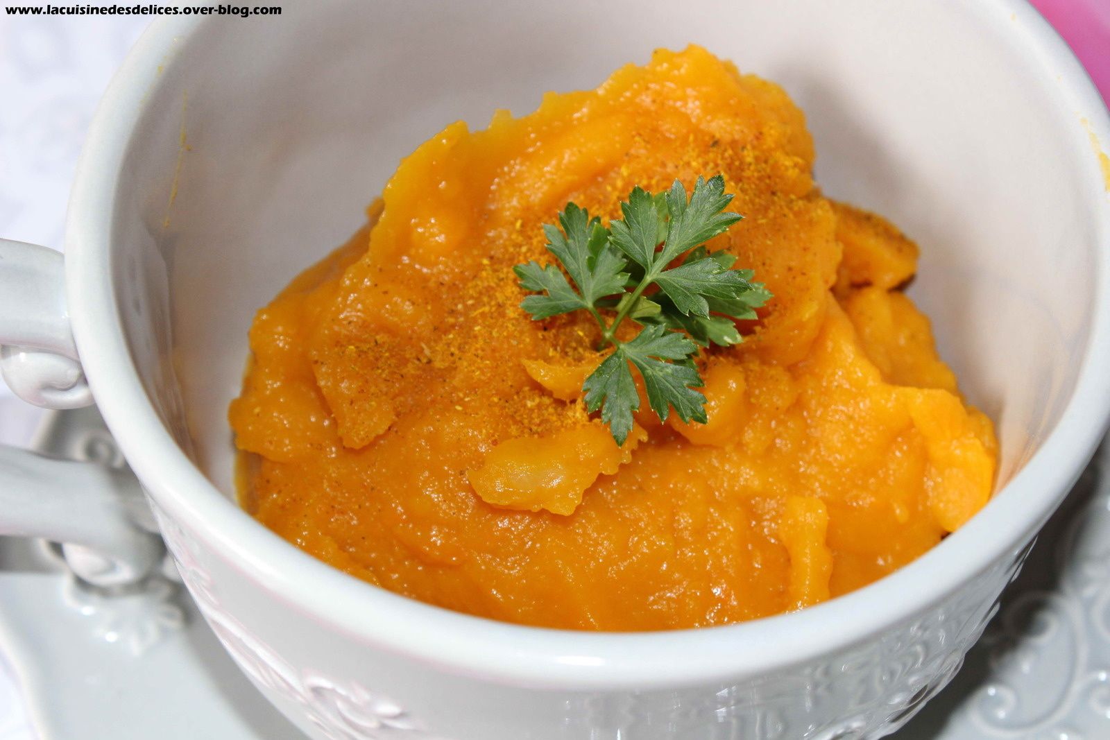 VELOUTE DE BUTTERNUT, CAROTTES ET CURRY - La cuisine des délices