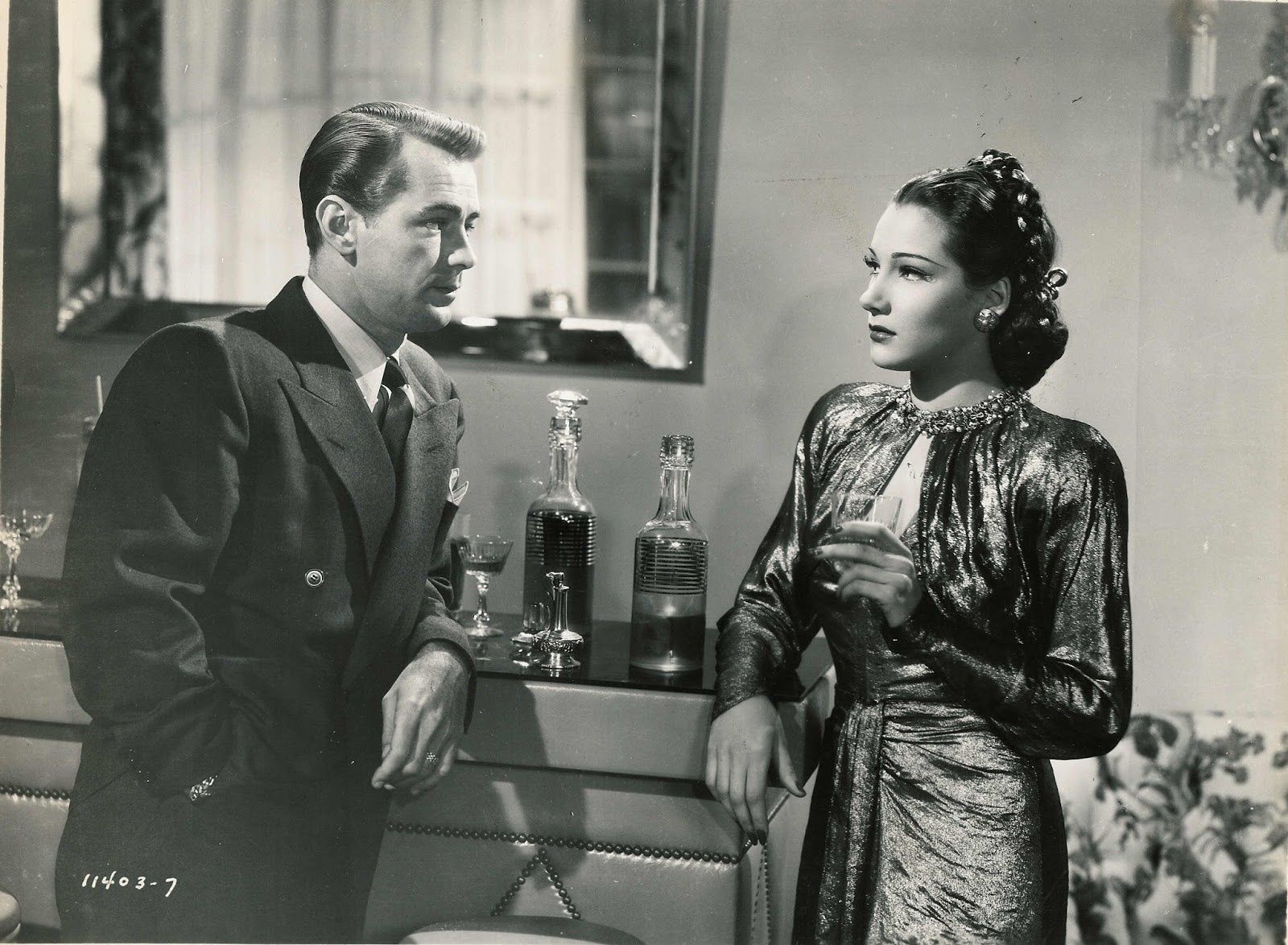 Résultat de recherche d'images pour "LE DAHLIA BLEU de George Marshall 1946 et TUEUR A GAGES de Frank Tuttle dvd"