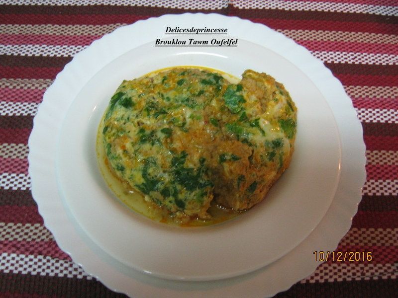 BROUKLOU TAWEM OUFELFEL...MIJOTÉ DE CHOU-FLEUR A L'AIL ET AUX OEUFS