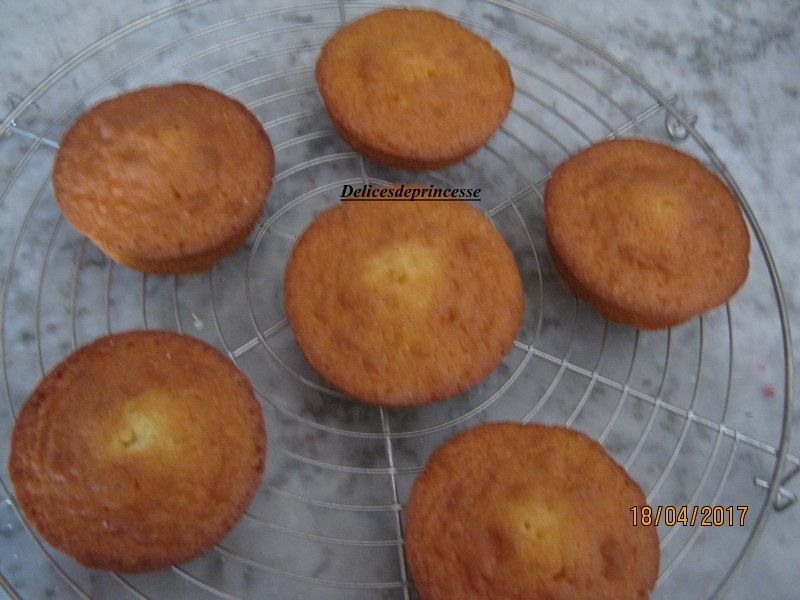 MINI VICTORIA SPONGE CAKES/TEA TIME CHALLENGE #1