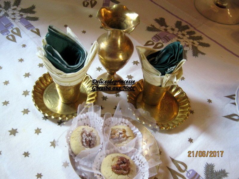 GHRAIBA AUX NOIX.....غريبة بالجوز