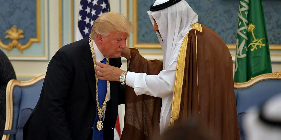 D. TRUMP RECEVANT LA PLUS HAUTE DISTINCTION SAOUDIENNE