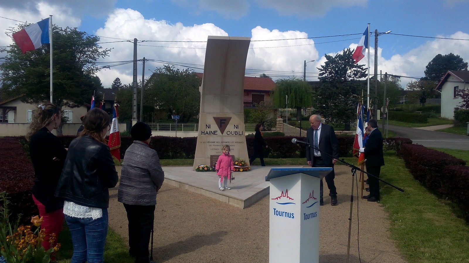 Journée du souvenir des victimes de la déportation, le Cercle Jean Moulin et son Président, Grégory Baudouin, aux commémorations de Tournus (71)