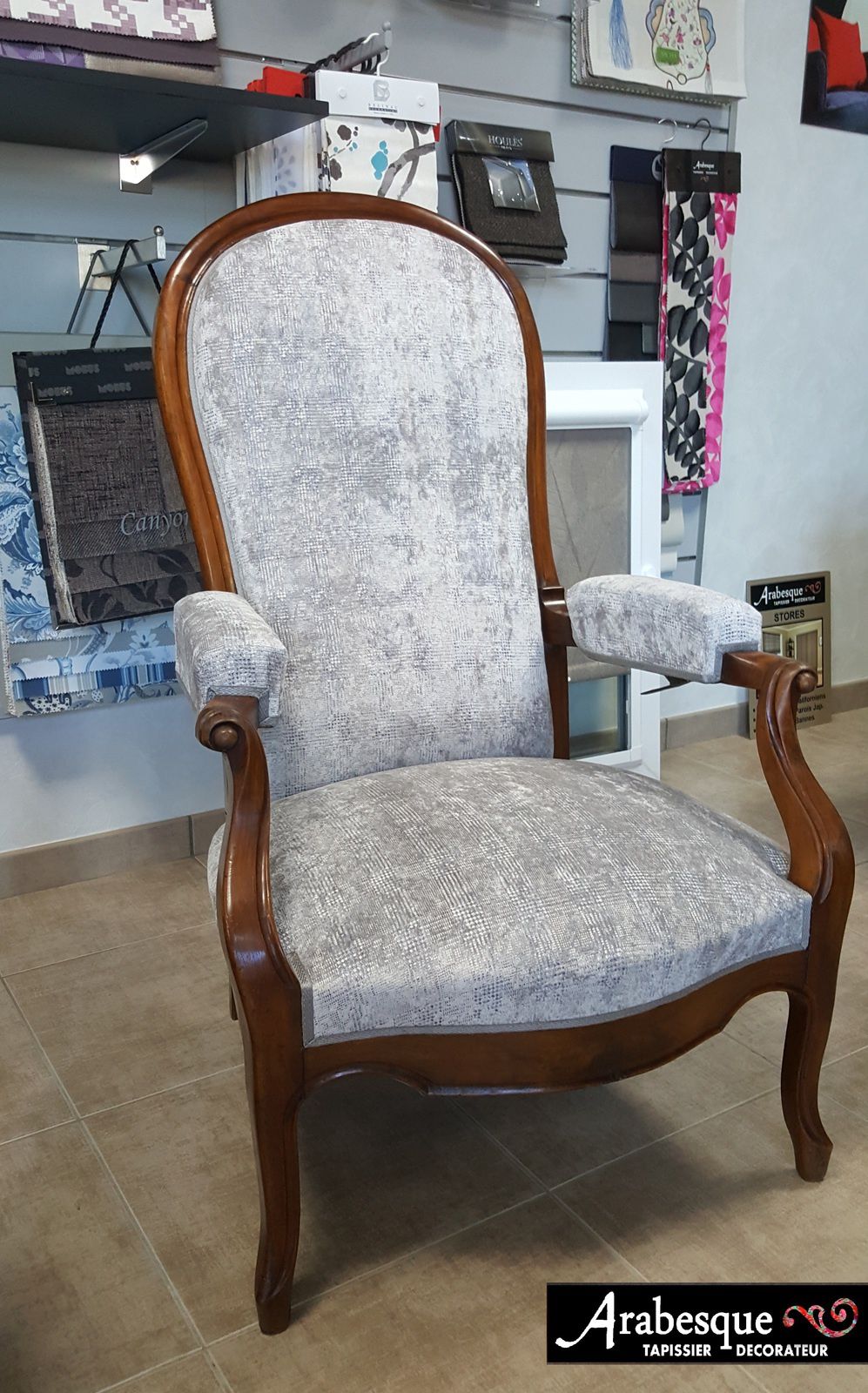 refection complete fauteuil voltaire arabesque tapissier decorateur thiers  tissu CASAMANCE - ARABESQUE Tapissier Décorateur