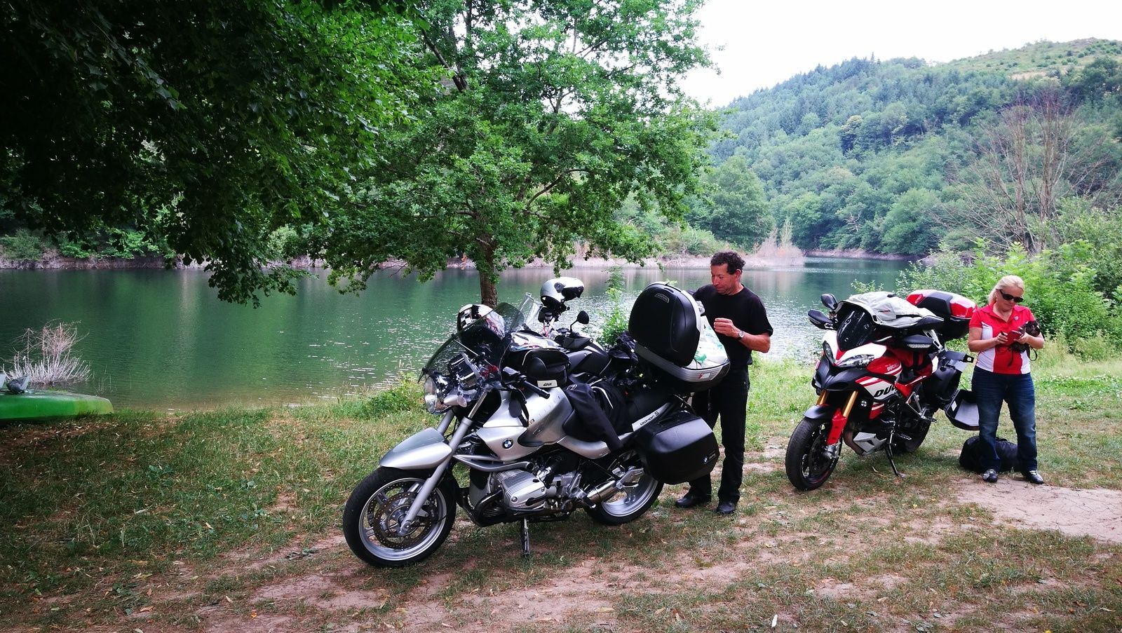 pique nique au bord du lac