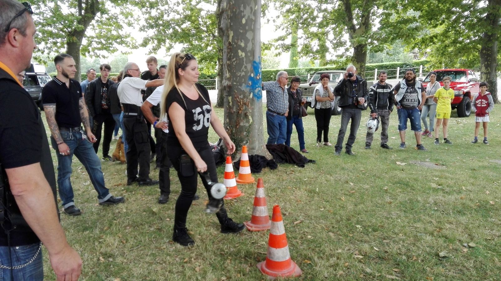 UNE FORCE DIGNE DE HERCULE (comme on dit si tu ne t'écartes pas on t'...........assomme)