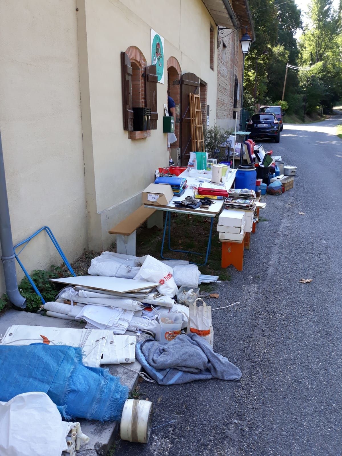 COMME AU VIDE GRENIER