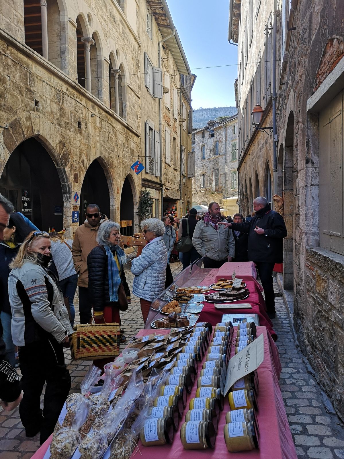 superbe marché de campagne avec du nougaaaaat (hein)
