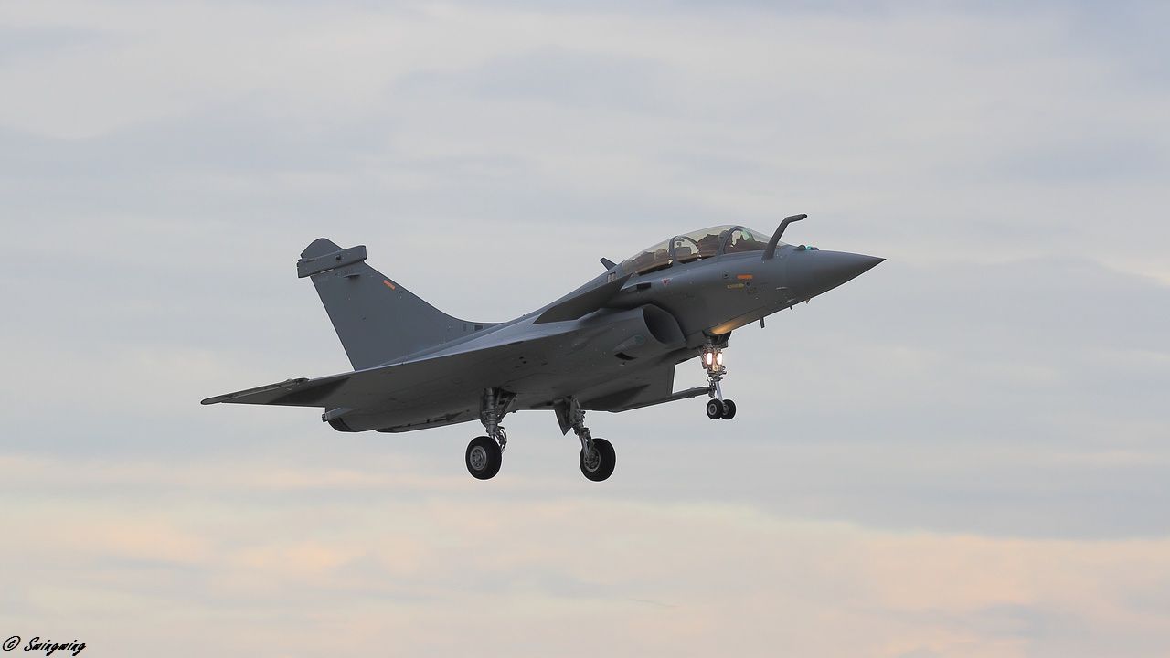 PHOTO - Le Rafale égyptien DM16 se pose sur la base aérienne d'Istres