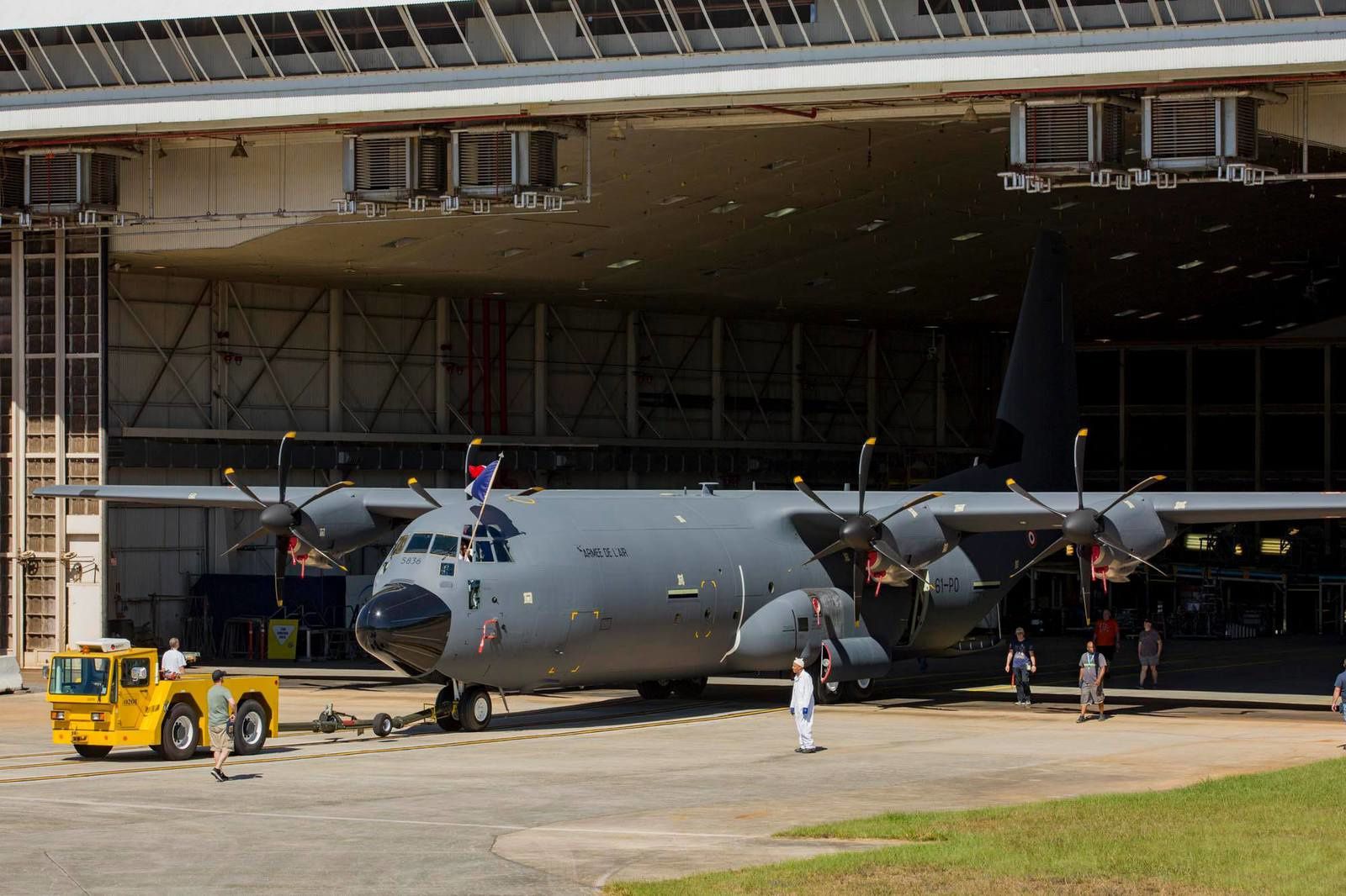  l'Escadron de Transport (ET) 2/61 «Franche-Comté» a annoncé que le premier avion de transport C-130J-30 Super Hercules destiné à l'Armée de l'Air française venait de sortir des chaînes d'assemblage Ob_0b638d_22552951-1680762698634687-169125874490