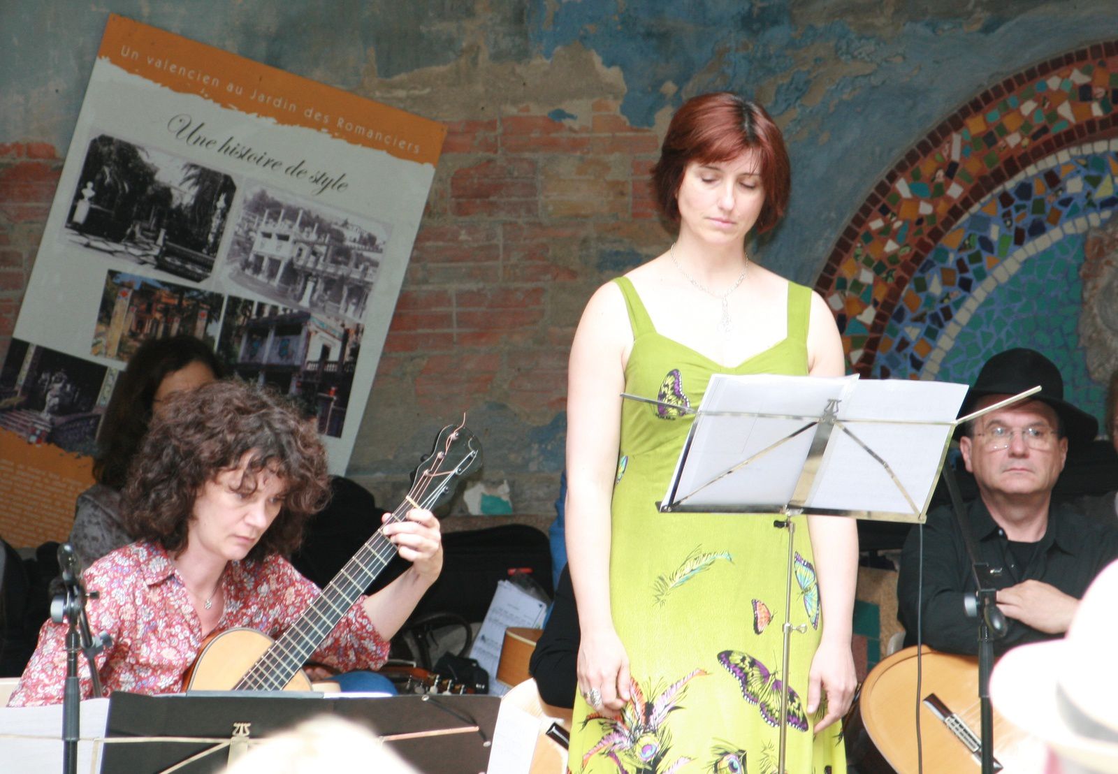 La classe de guitare de l'Ecole de musique de Roquebrune Cap Martin dirigée par Isabelle Magistry à Fontana Rosa