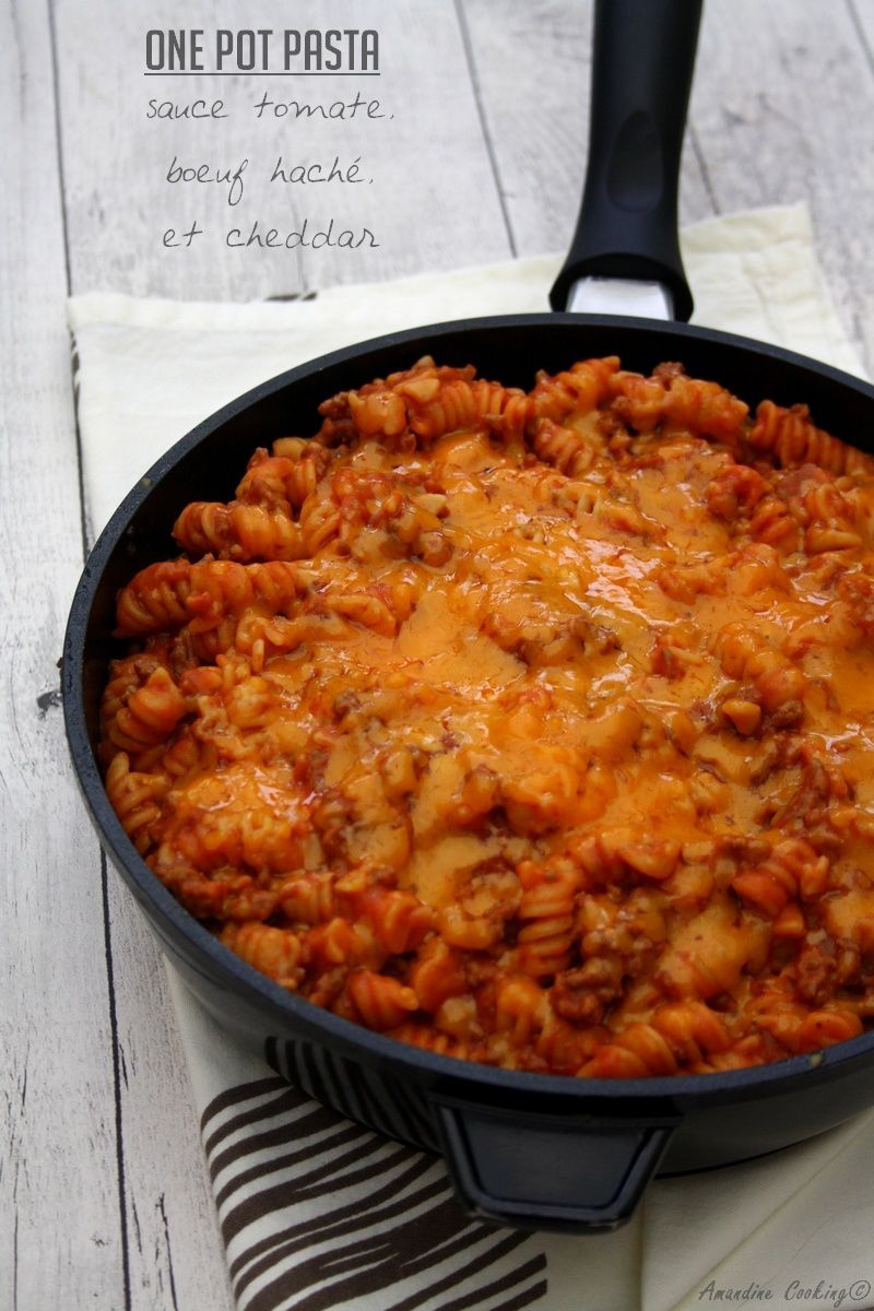 One pot pasta à la sauce tomate, boeuf haché et cheddar - Amandine Cooking