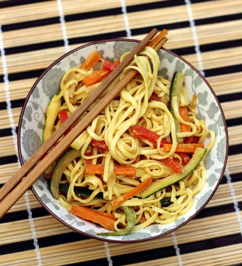 Nouilles sautées au lait de coco, curry et légumes croquants - Amandine  Cooking