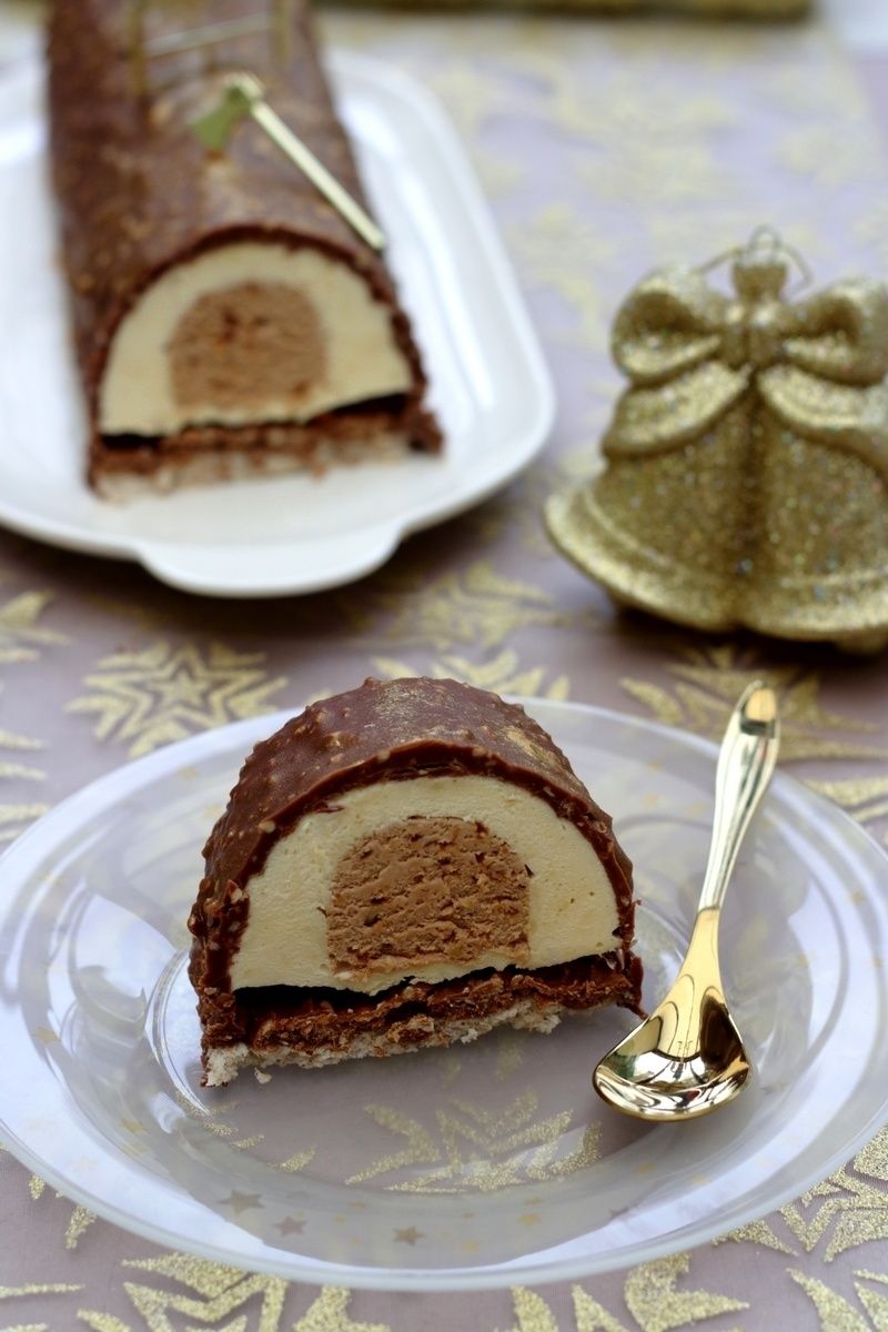 Bûche au praliné, noisettes et chocolat blanc - Amandine Cooking