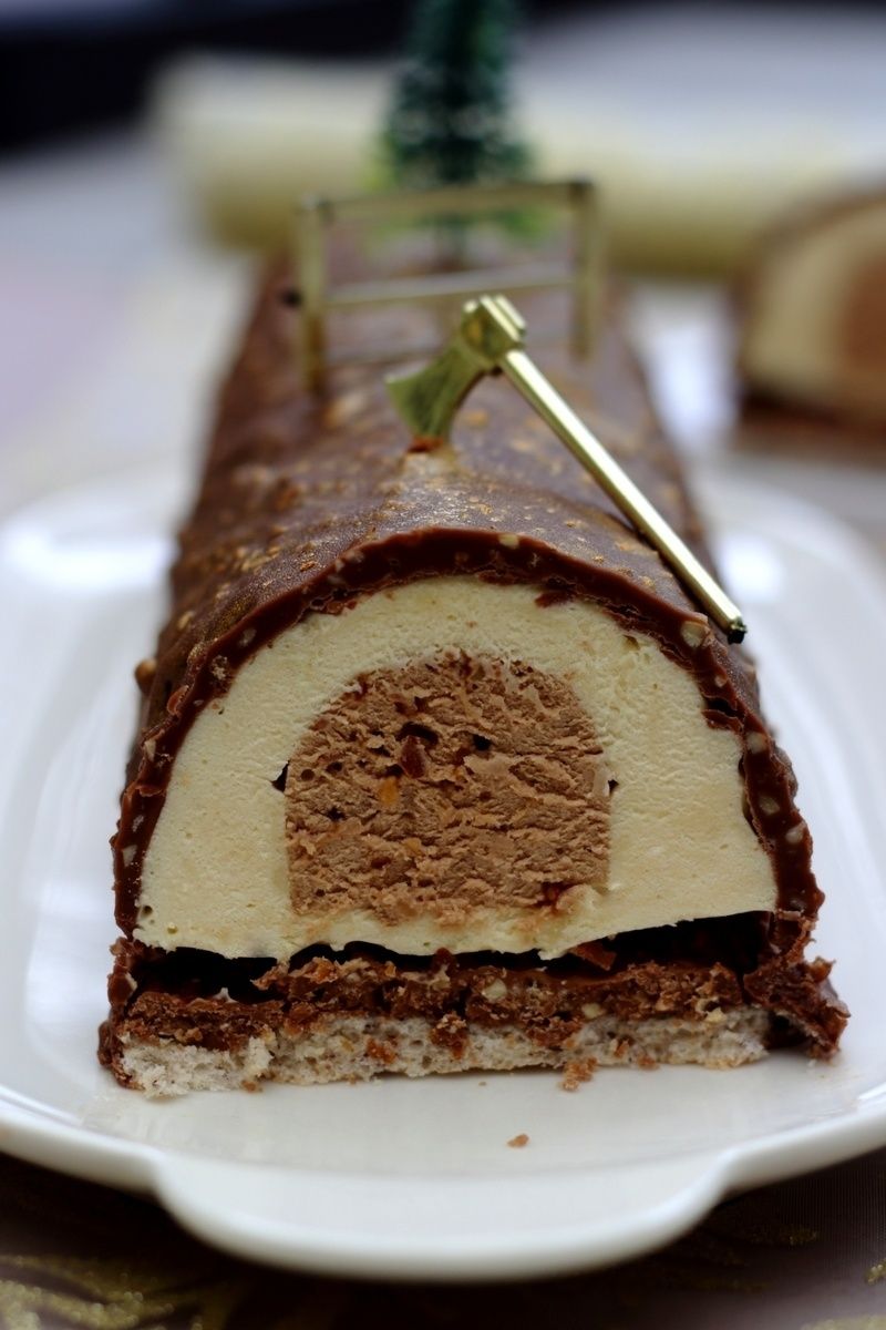 Bûche au praliné, noisettes et chocolat blanc - Amandine Cooking