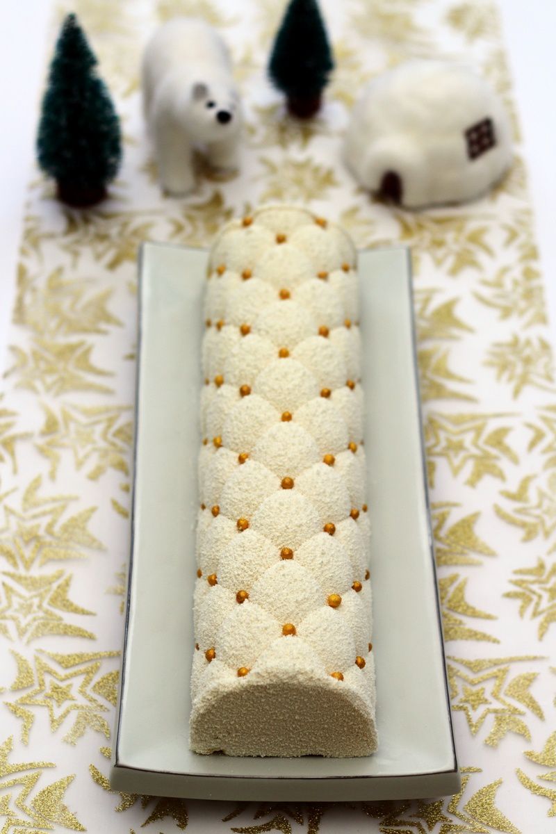 Recette de Bûche de Noël mousse Vanille insert de Poire Tonka et dacquoise  Noisette - Bonne Maman