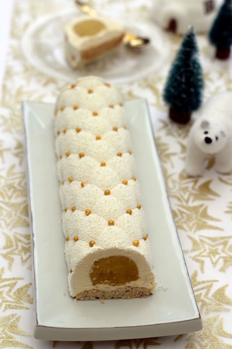 Bûche à la vanille, noisettes et pommes caramélisées - Amandine Cooking