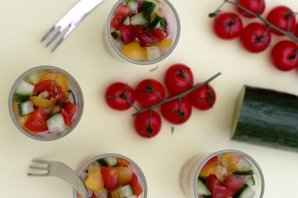 verrine frâiche au tartare de concombre et tomate et mousse de thon