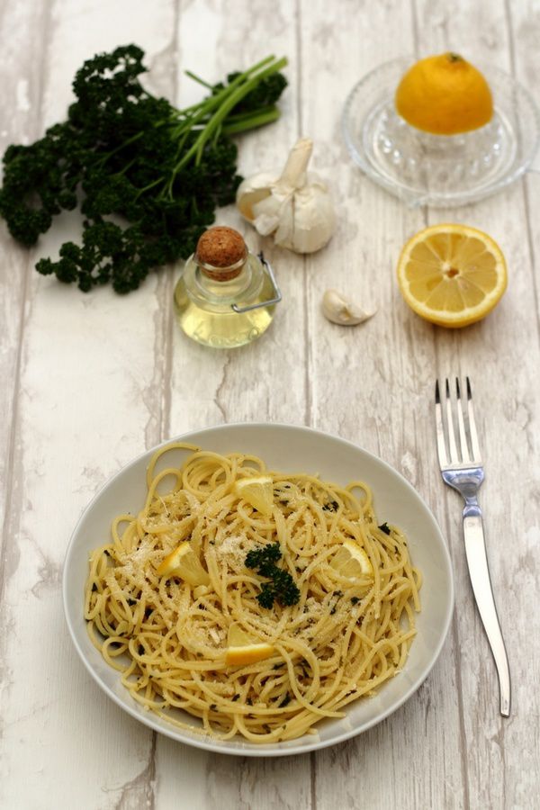 Spaghetti à l'ail, citron et persil