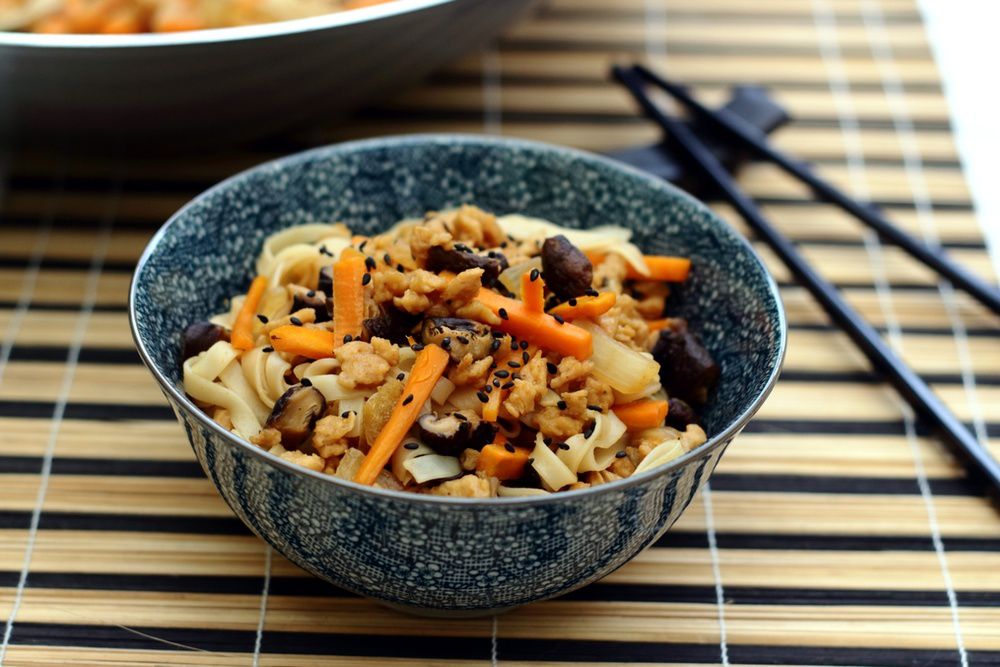 Wok de nouilles aux protéines de soja, shiitaké et carotte - Amandine  Cooking