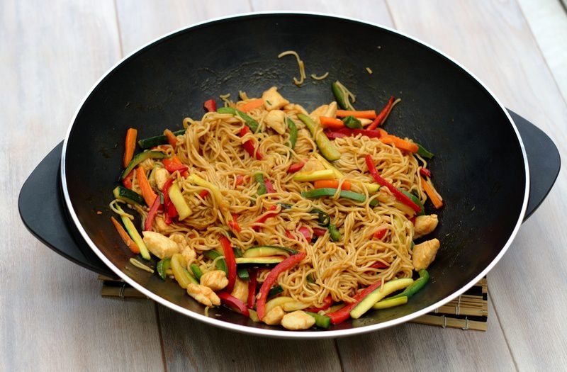 Wok aux légumes croquants, nouilles, poulet et sauce teriyaki - Amandine  Cooking