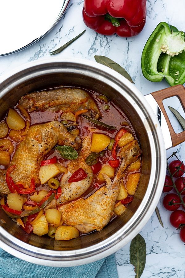 Cuisses De Poulet Aux Poivrons Tomates Et Pommes De Terre