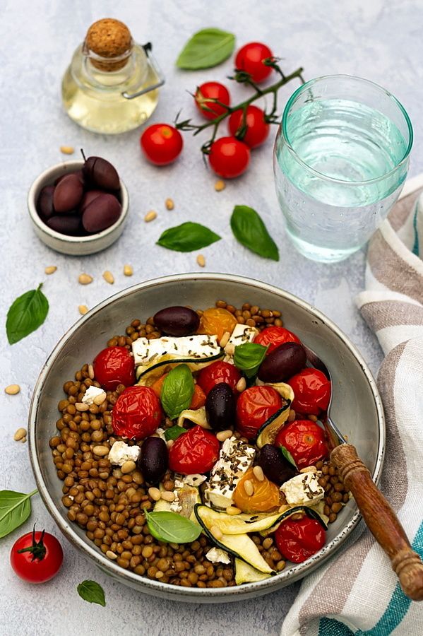 Salade De Lentilles Aux Courgettes Tomates Et Feta Roties