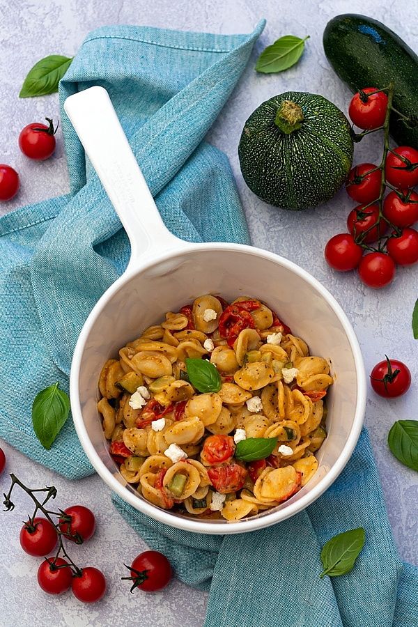 One pot pasta aux courgettes, tomates et fromage de chèvre - Amandine  Cooking