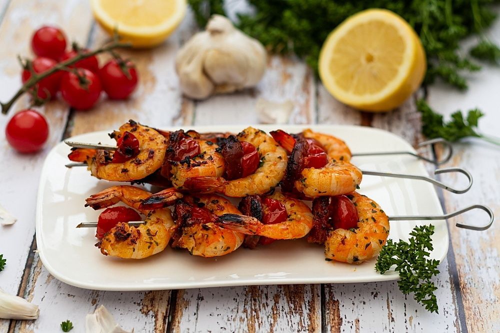 Brochettes de crevettes et chorizo au barbecue ou plancha - Amandine Cooking