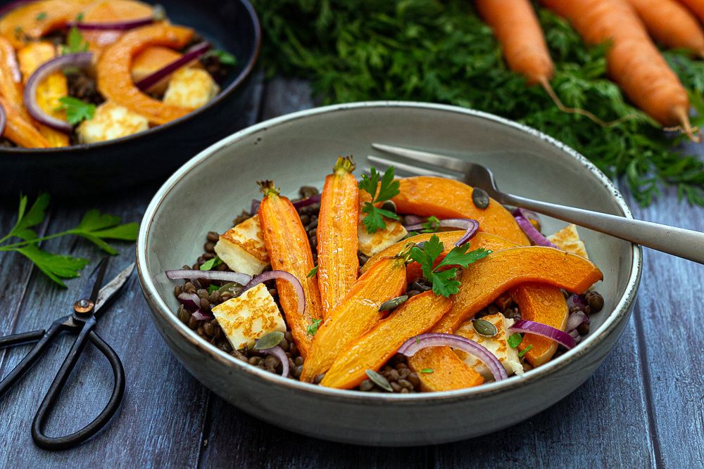 Salade de lentilles à la butternut et carottes rôties et halloumi ...