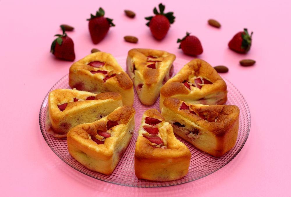 Gateau Aux Yaourts Amandes Et Fraises Amandine Cooking