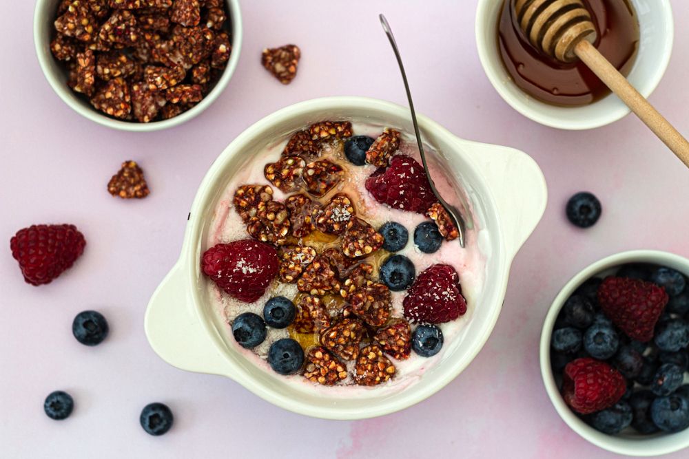 granola bowl fruits rouges