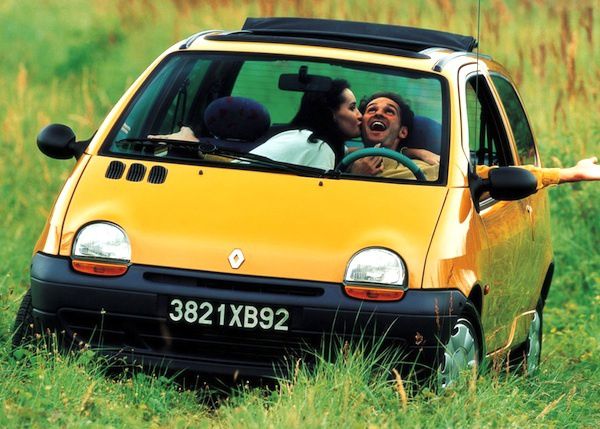 RENAULT TWINGO : 20 YEARS YOUNG ! - Louis SLR